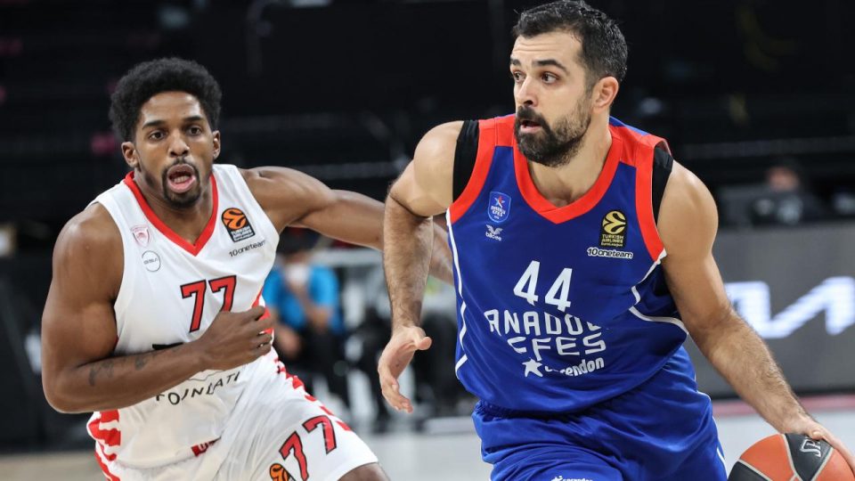 Anadolu Efes son çeyrekte fark attı