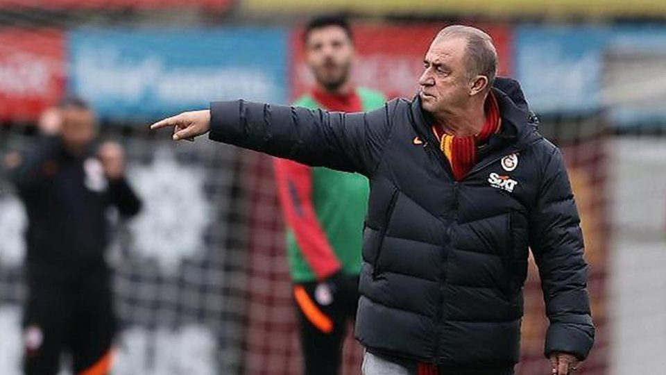 Fatih Terim çift forvetli sistemi deniyor