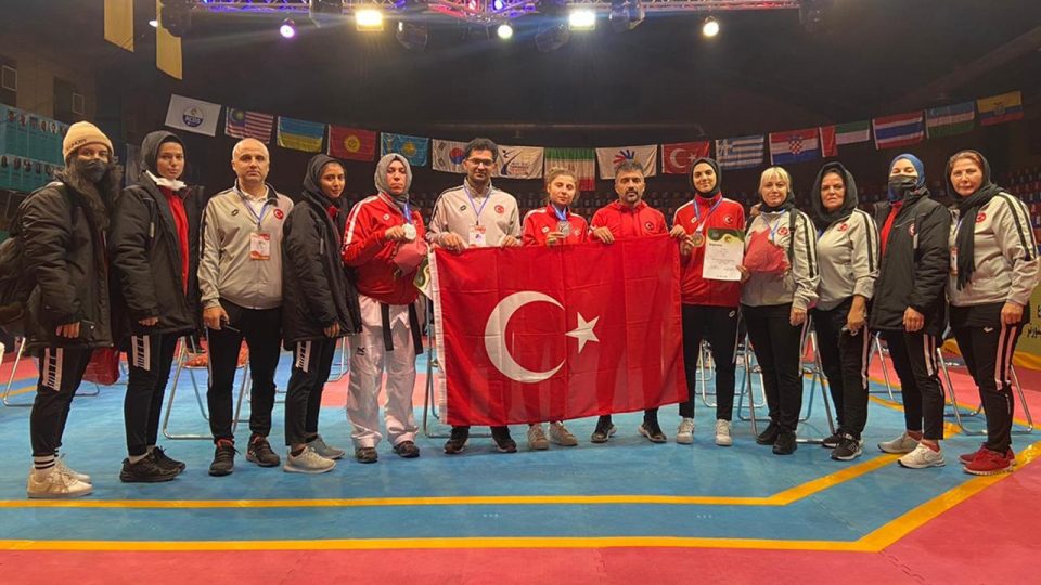 İşitme engelli milli sporcular İran’da 5 madalya kazandı