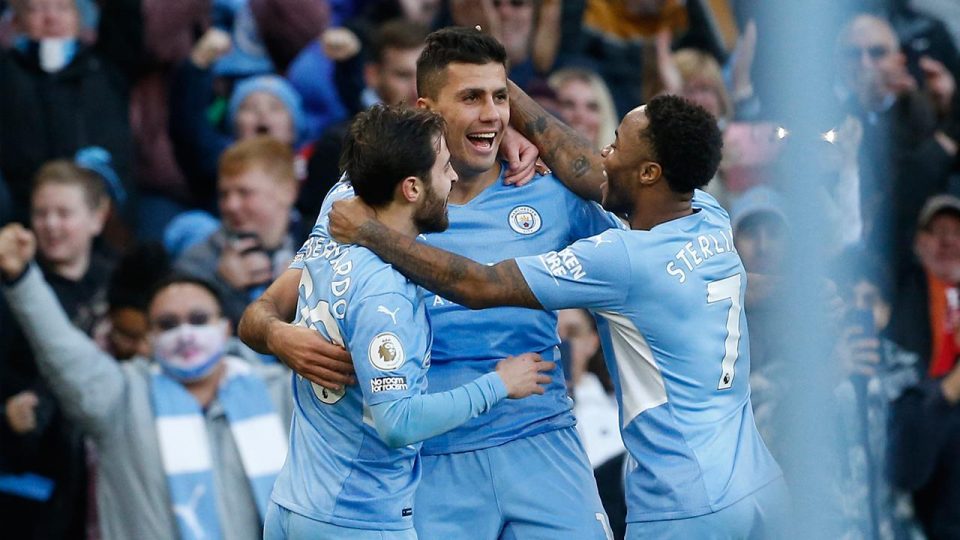 Manchester City evinde farklı kazandı