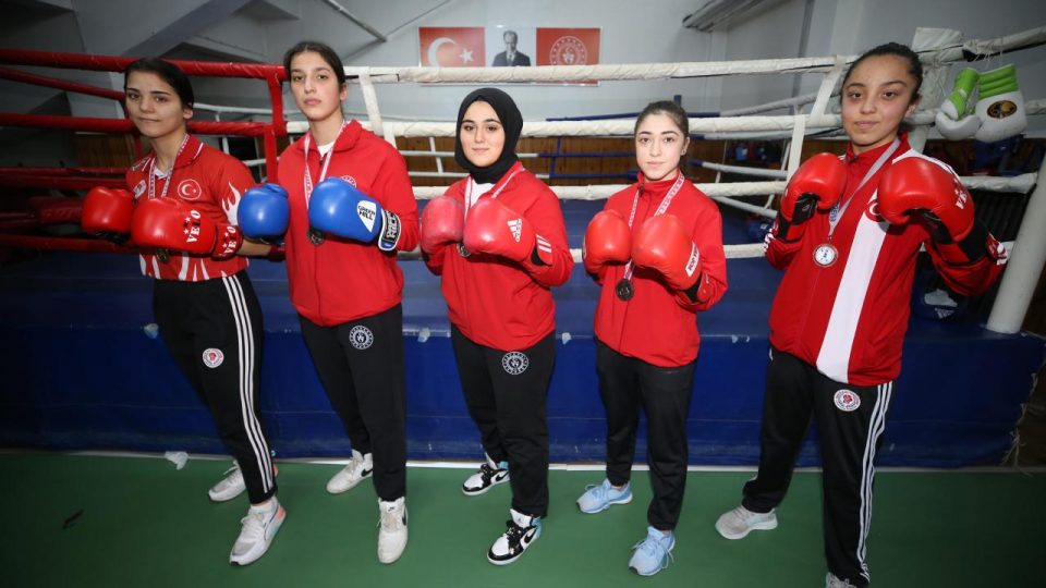 Ordulu kadın boksörler Sürmeneli’yi örnek alıyor