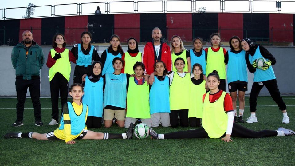 Vanlı kadın futbolcular 3. ligde şampiyonluğu hedefliyor